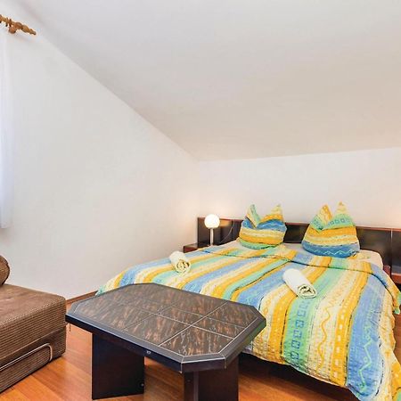 Lovely Apartment In Kampor With Kitchen Экстерьер фото