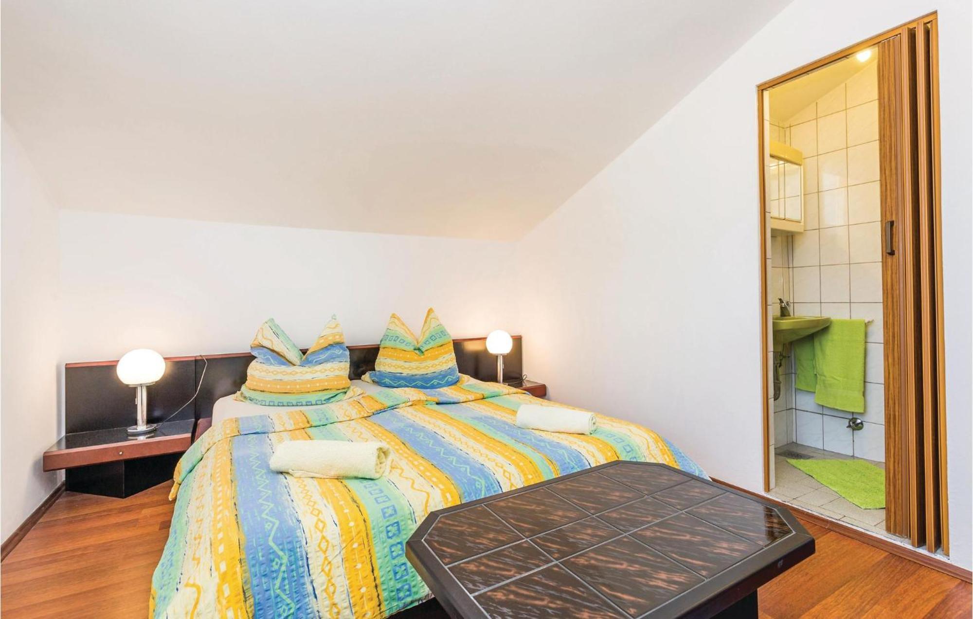 Lovely Apartment In Kampor With Kitchen Экстерьер фото