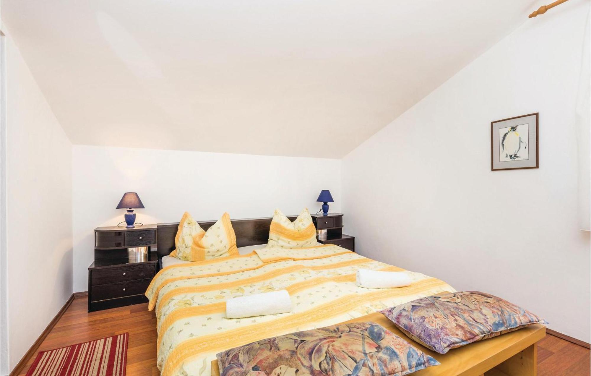Lovely Apartment In Kampor With Kitchen Экстерьер фото