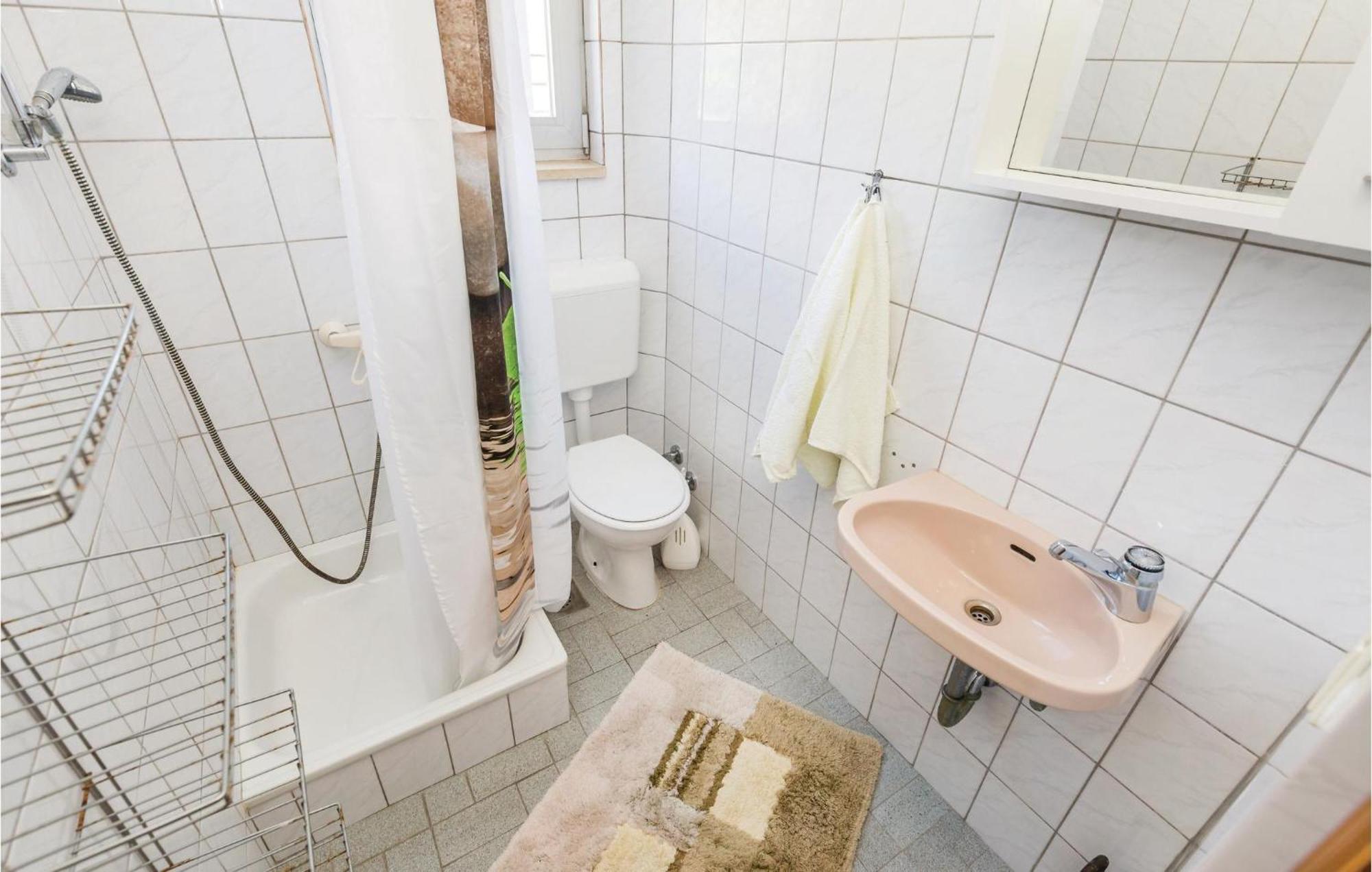 Lovely Apartment In Kampor With Kitchen Экстерьер фото